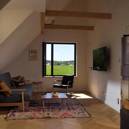 Design-wohnung Am Waldrand Mit Dachterrasse Und Blick Auf Achterwasser *